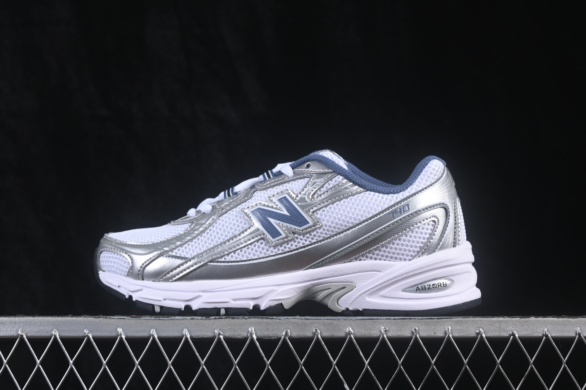 New Balance 740 — Argent / Blanc / Marine