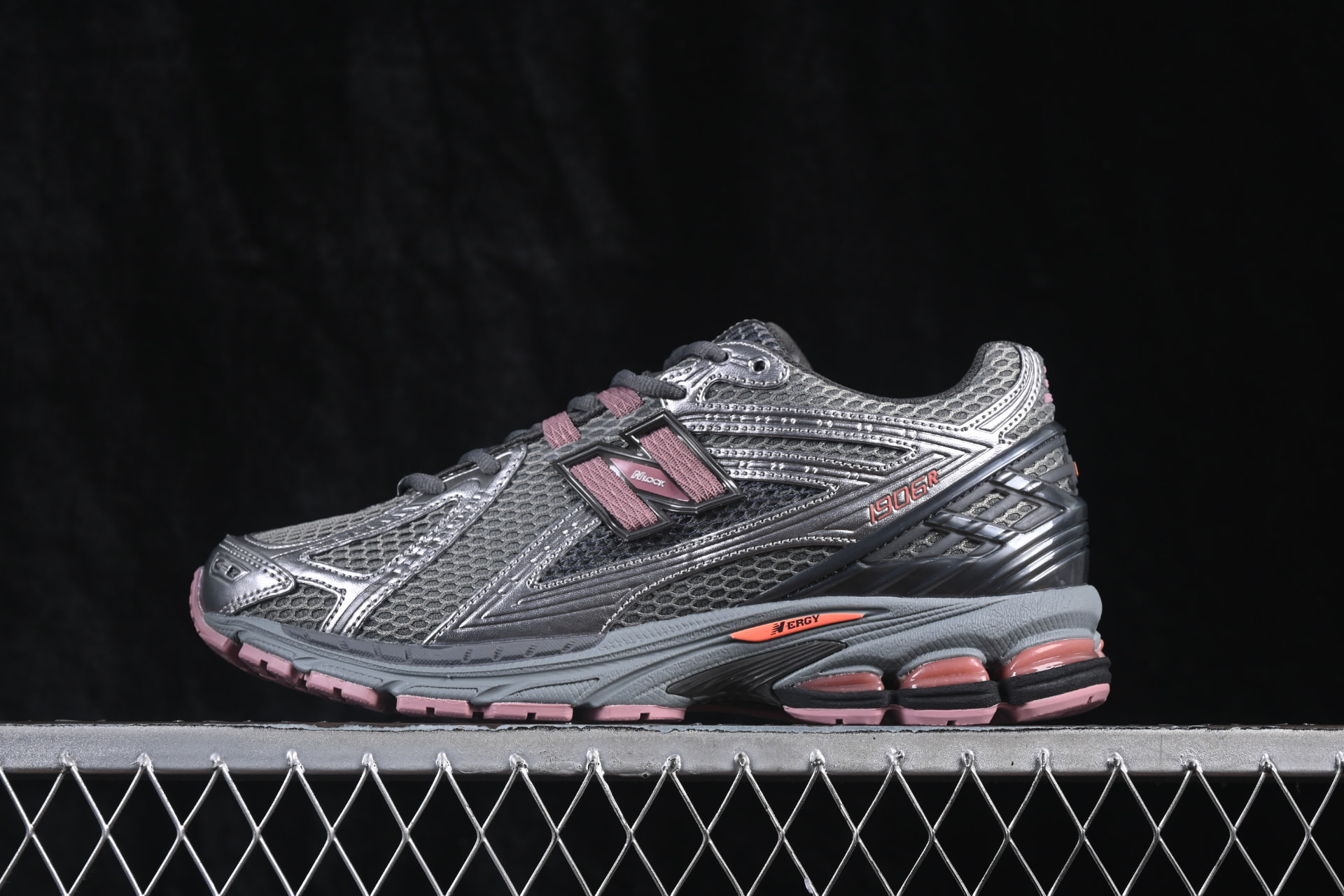 New Balance 1906R — Gris argenté / Rose