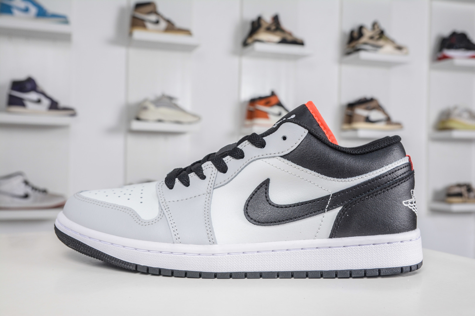 Air Jordan 1 Low — Gris clair / Noir / Orange