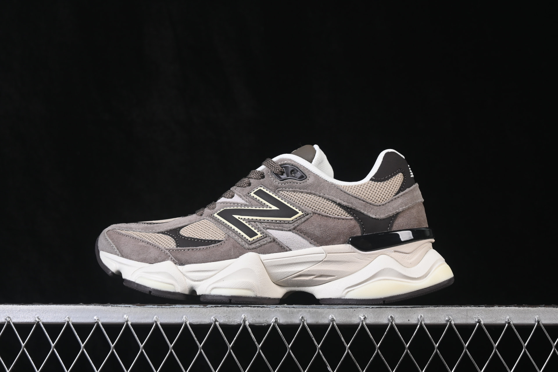 New Balance 9060 — Coloris sombres